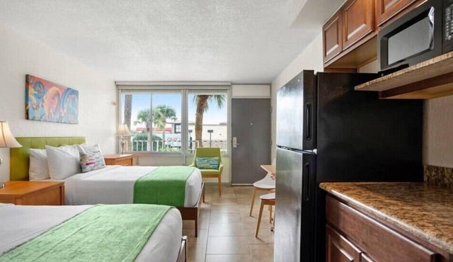 Winter Getaway Suite with Amazing Amenities & Near Theme Parks