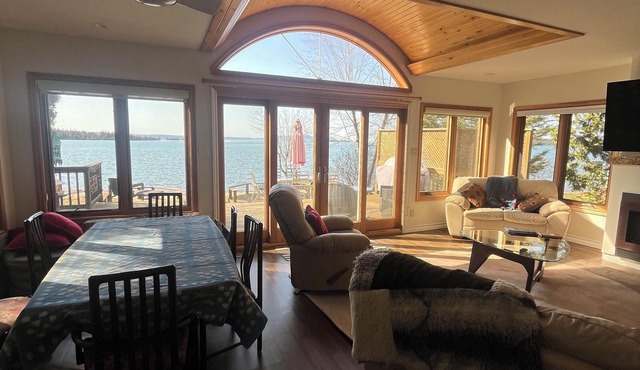 Winter, Gorgeous house on Lake Superior, Sleeps 2 adults and 2 children