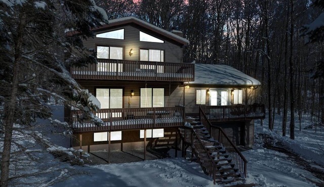 Winter Hideaway: Sled Hill Hot Tub Fireplace Game Room