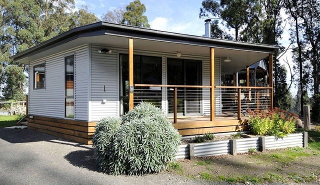 Winter Lights Cottage - Karma Kinglake