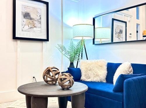 Winter living, Downtown 1BR Apt with kitchen and laundry, Near Convention Center and PPAC