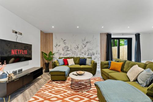 Winter offer! Stylish Abode in Leeds - Games Room - Parking