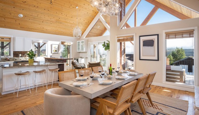 Winter Park area home, private hot tub, close to ski resorts, Rocky Mountain National Park. Bergamot