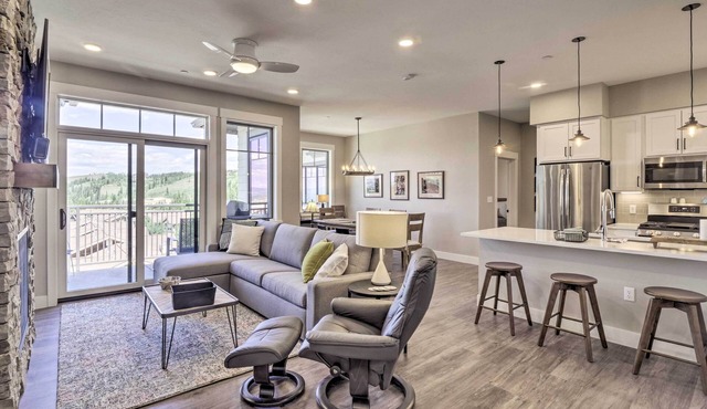 Winter Park Condo w/Fireplace - 4 Mi to Slopes!