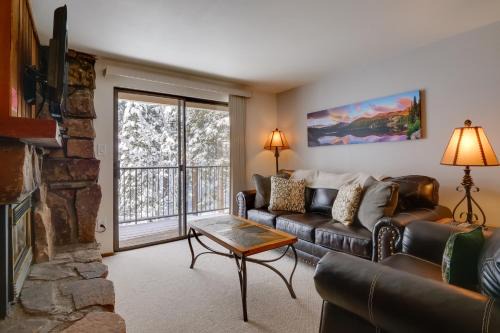 Winter Park Condo with Hot Tubs, 4 Mi to Ski Resort!