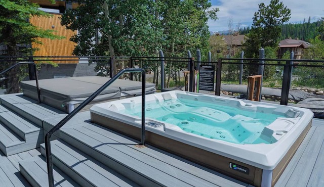 Winter Park Getaway: Cozy Family-Friendly Room Available, Hotel with Hot Tub