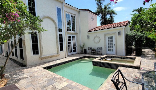 Winter Park Pool home close to Lake Virginia, Rollins College & Park Ave.