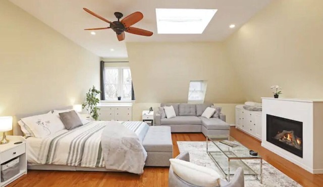 Winter Price Reduction! Fully-Equipped Downtown Studio Apartment