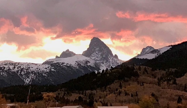 Winter Rates at Targhee Log Cabin~Scenic Views