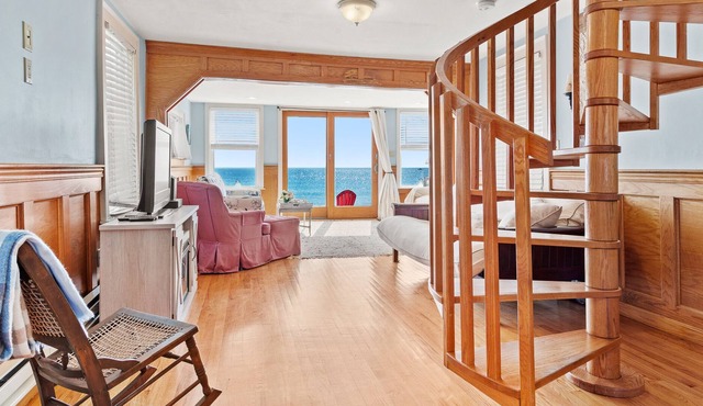 Winter Rental Avail. Oceanfront Custom Cottage Direct Beach Access