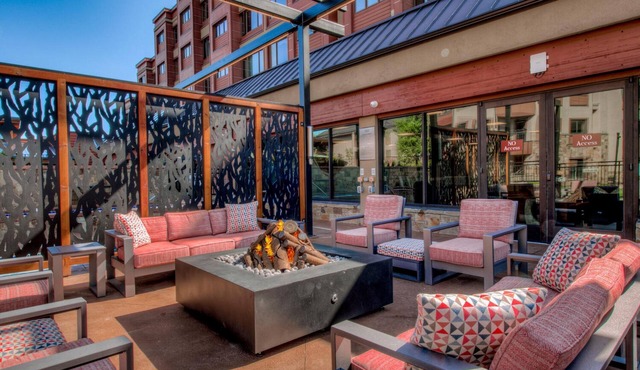 Winter Ski-in/out Studio Sleeps 4, Steps To Historic Main St Studio Bedroom Condo by RedAwning
