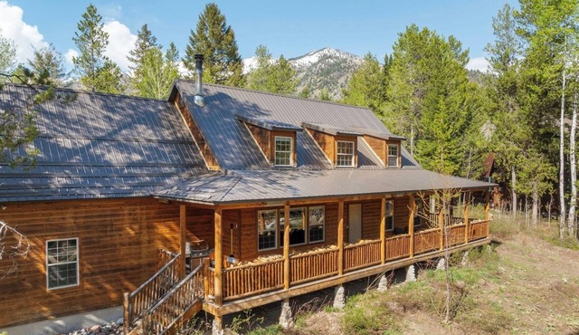 Winter Snowmobile Retreat Hot Tub Big Parking