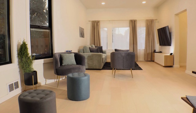 Winter Special: Dove’s Den: 2BD Modern Comfort & Charm