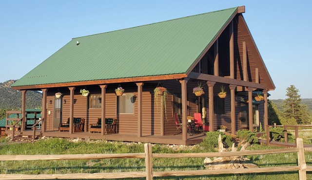 WINTER SPECIAL! Mountain View Home on 35 acres, bring your pets and horses