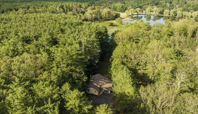 Winter Special:Pond Views, Backyard Dining+BBQ