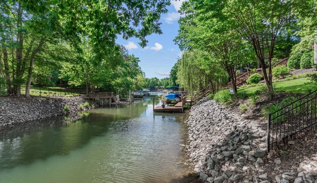 Winter specials! Welcome to our LKN HOME! Sleeps 16! Boat Rental Available!