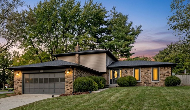 Winter stay Family Fun with game room & backyard