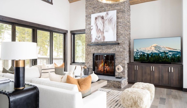 Winter Stays! Luxury, Ski-In Ski-Out Mountain Cabin! Game Room! Hot Tub!