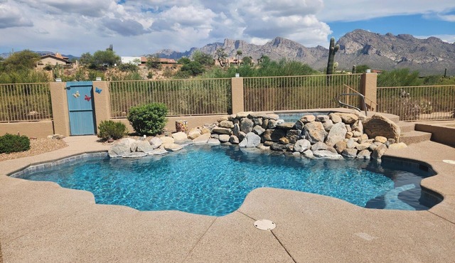 Winter Sun & Heated Pool Bliss! Family friendly.