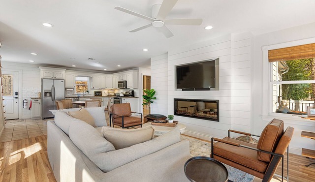 WINTER WONDERLAND 1hr from NYC. SKI LOCAL MT PETER. Visit @thelakehousegwlny