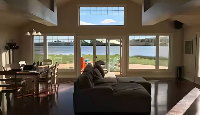 Winter Wonderland Cottage | Private Lakefront Stay