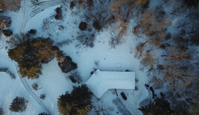 Winter Wonderland Getaway. Whole home with private entrance, yard, parking.