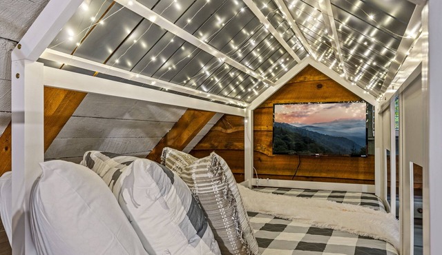 Winter Wonderland! HotTub, Theater, XBox, Kid Room
