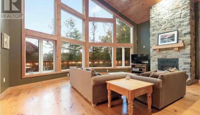 Winter Wonderland! Summer cottage that is also great in the winter.