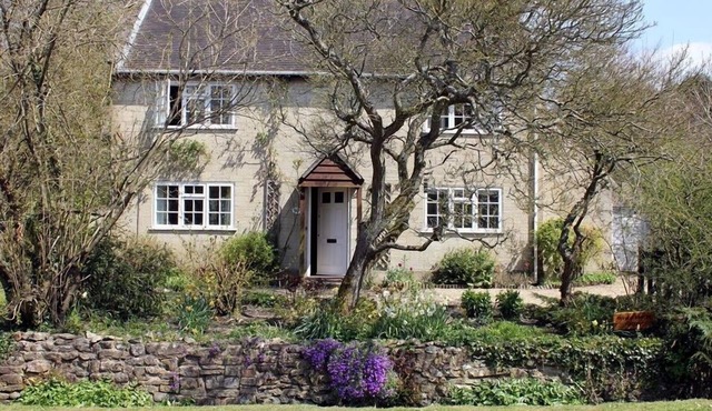 WINTERBOURNE COTTAGE, family friendly, with a garden in Chilmark