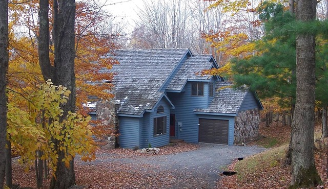 Wintercadence - 233 Ridge RoadnnWintercadence - Lake Privileges! Hot Tub! Open Concept Living!