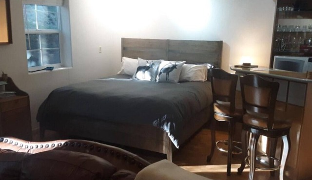 Winterfell - No Hidden Fees; Dog OK; King Bed