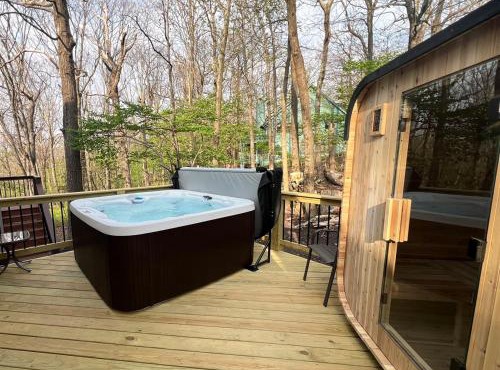 Wintergreen Cabin, Hot Tub, Sauna, Walk to Trails