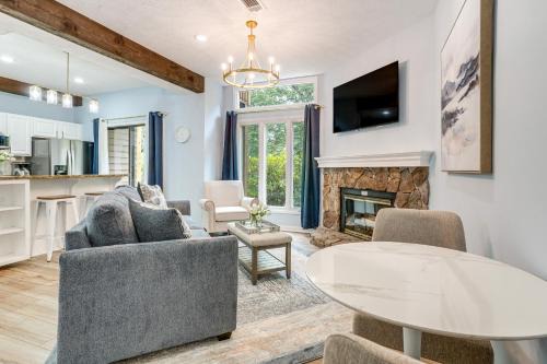 Wintergreen Condo w/Pool: Near Hike & Market!