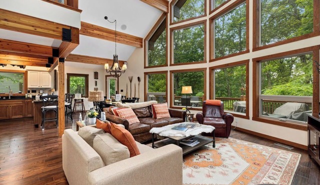 Wintergreen Retreat - bespoke luxury post & beam home on Devils Knob loop