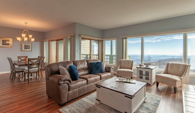 WINTERGREEN RESORT HOME WITH BLUE RIDGE VIEWS