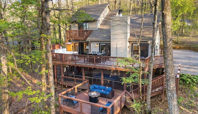 Wintergreen Mountain Cabin · Hot Tub · Sauna · Mural · Fire Pit · Game Porch