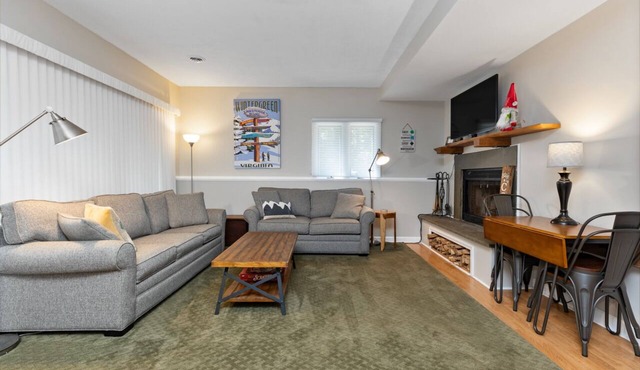 Wintergreen Condo -Steps to Ski and restaurants
