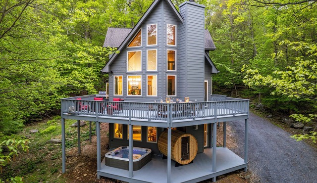 Wintergreen 5BR with Hot Tub, Sauna, Firepit