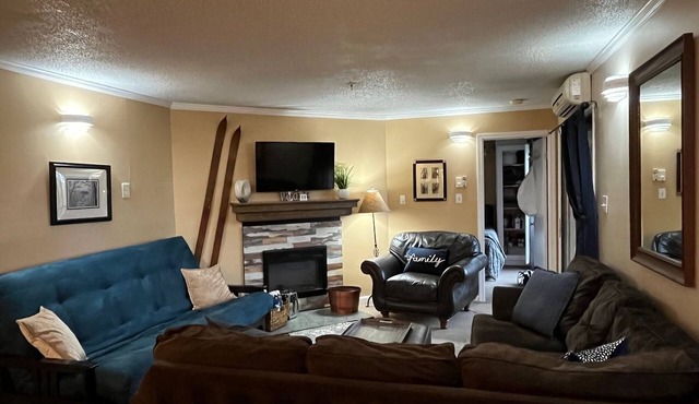 Winterplace Ski in Ski Out Condos 3Br/2Ba 3rd floor sleeps 8