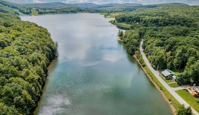 Wintervue: Escape to Nature – Spacious, Pet-Friendly Retreat in WV