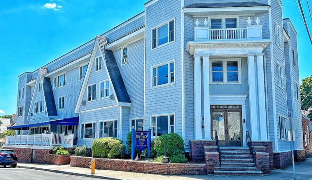 Winthrop Arms Hotel Restaurant Logan Airport