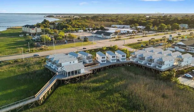 Winyah Bay Club Villa with Pool & Boat Slip