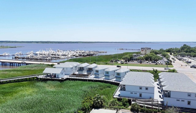Winyah Bay Club Villa with Pool & Boat Slip