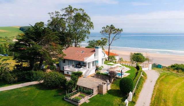 Wishome- Unique private villa on the beach of Oyambre. Private heated pool