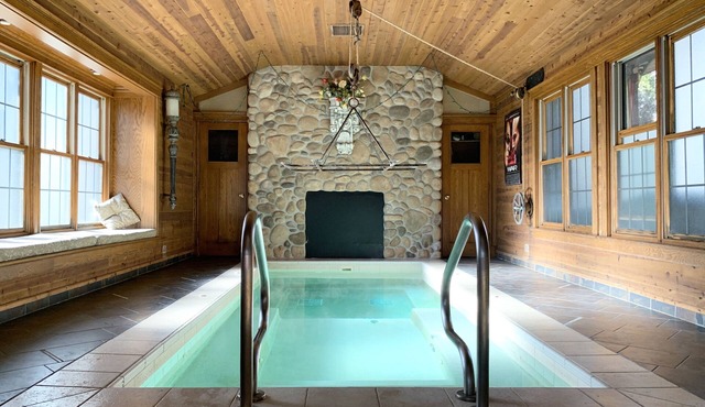 Wisconsin Dells Cabin Rentals with hot tub, 6 bedroom cabin Wisconsin Dells