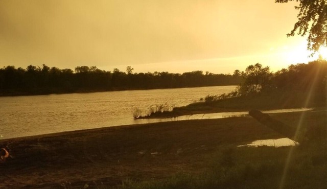 Wisconsin Dells Waterfront: Enjoy Sunsets and Views at The River House!