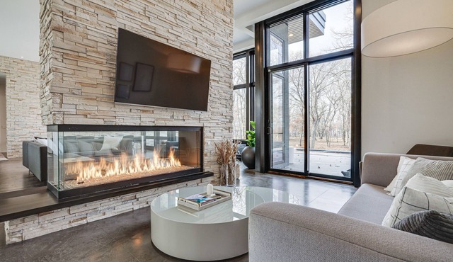 Wisconsin Home w/ Infinity Pool, Hot Tub & Deck!