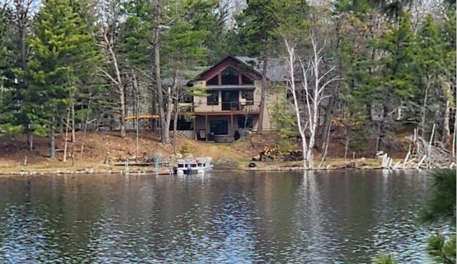 Wisconsin Lakehome in the Pine Trees with sand beach