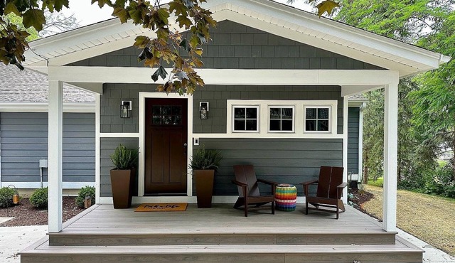 Wisconsin Retreat! Fully Updated Home on Relaxing Lake Tichigan