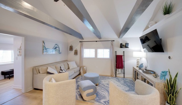 'Wishin & Fishin' Walkable Erie Home By the Beach!